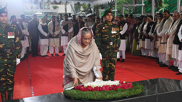বাঙালির ইতিহাসে অবিস্মরণীয় দিন ৭ মার্চ উপলক্ষে বঙ্গবন্ধুর প্রতিকৃতিতে শ্রদ্ধা জানিয়েছেন প্রধানমন্ত্রী শেখ হাসিনা।